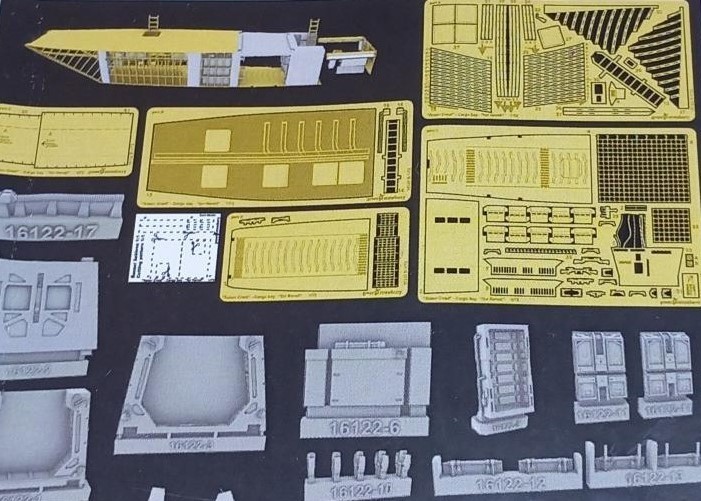 Greenstrawberry Cargo Bay and Cargo for Revell 1/72 Razor Crest